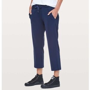 Lululemon On The Fly Travel Drawstring 7/8th Crop Pants Joggers Navy Blue